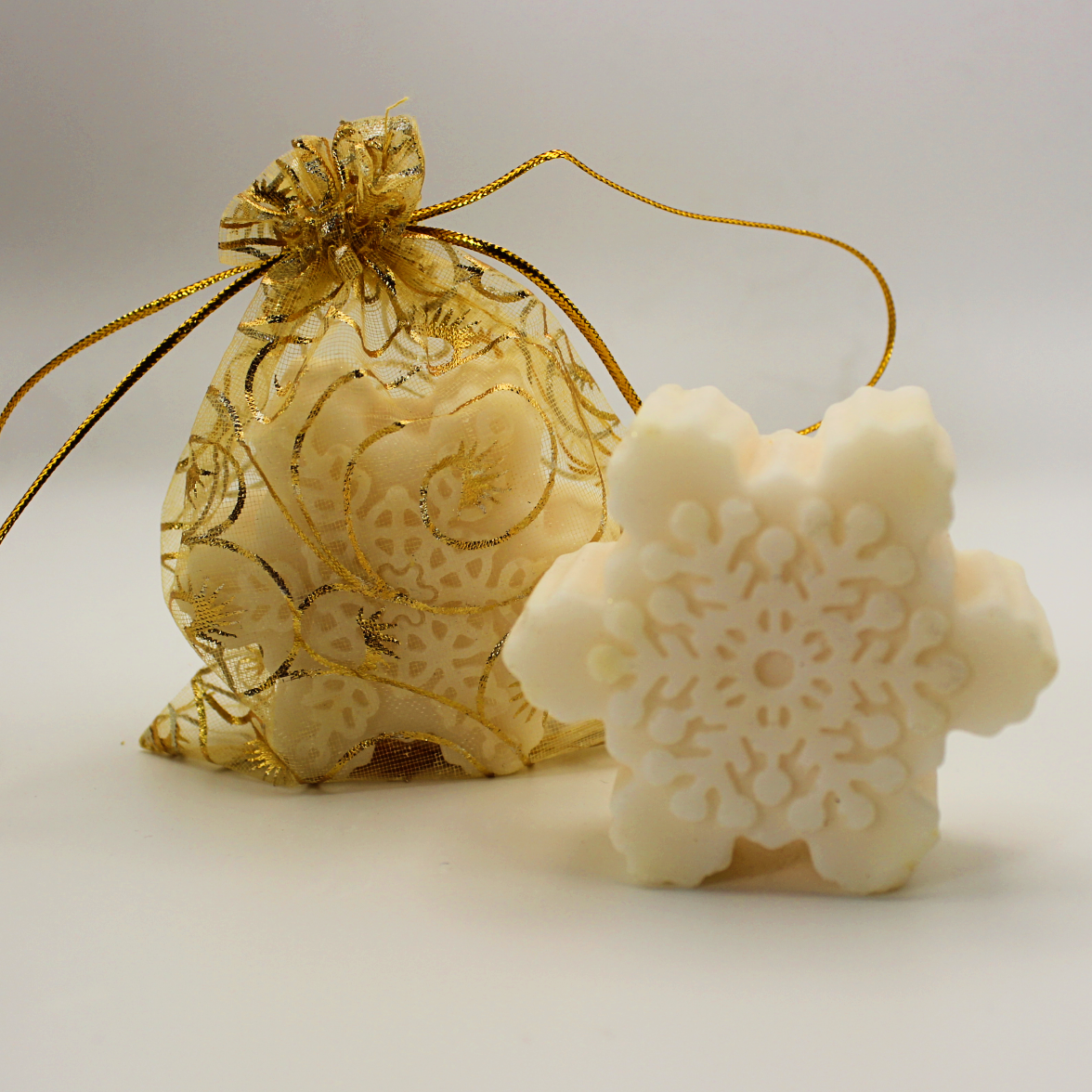 Snowflake Soap Collection – Hand Poured 3.5 oz Bars Mango Coconut Shea Butter Apple Ginger & Peppermint Eucalyptus Scents Gift Bagged